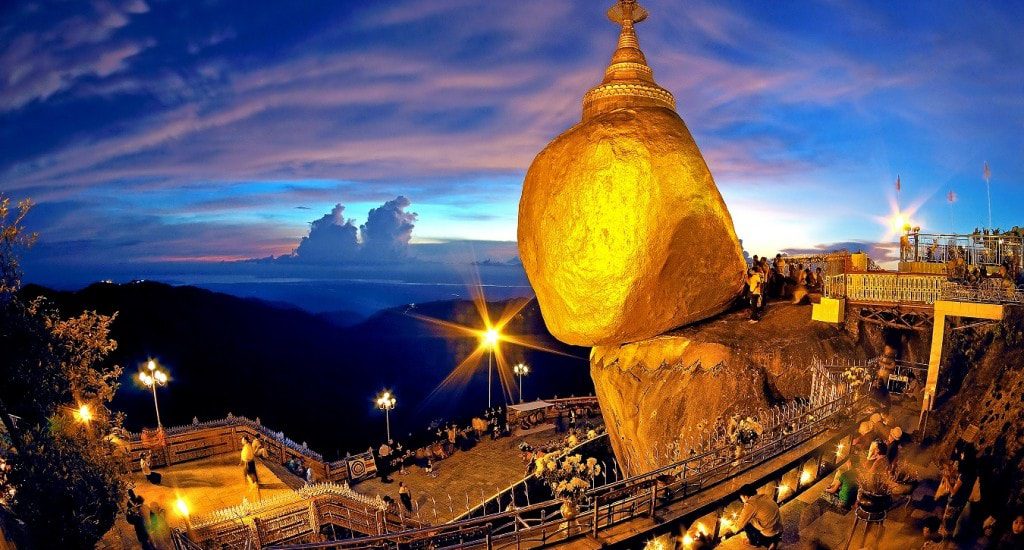 Hòn đá vàng Golden Rock ở Mon State